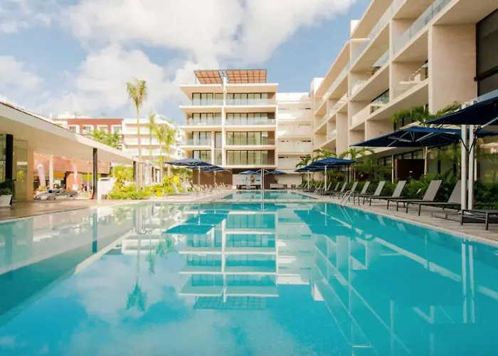 Oceana Luxury Walk To And Day Club